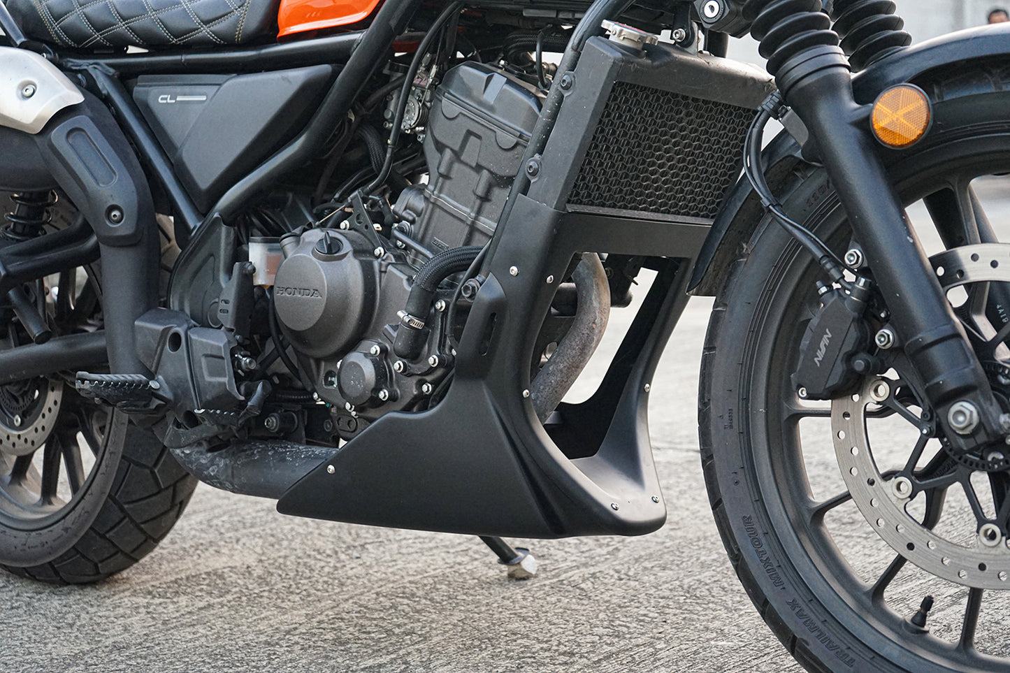 BLACK UNDER FAIRING COVER BELLY PAN ENGINE FOR HONDA SCL CL 300  2023 - 2025