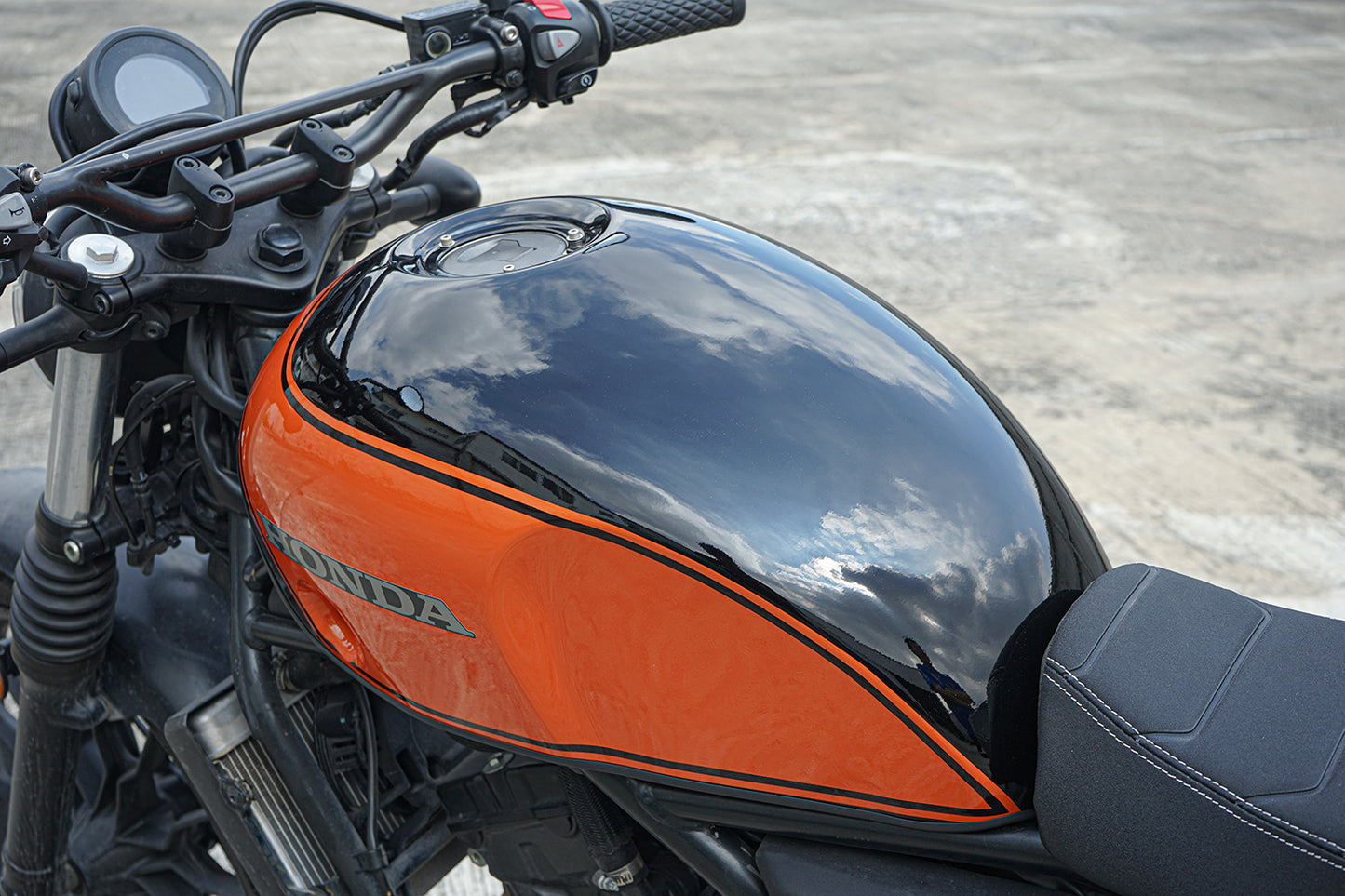 COVER FUEL OIL TANK BLACK/ORANGE  V.11 FIT FOR HONDA SCL CL 300 500 2023-2025