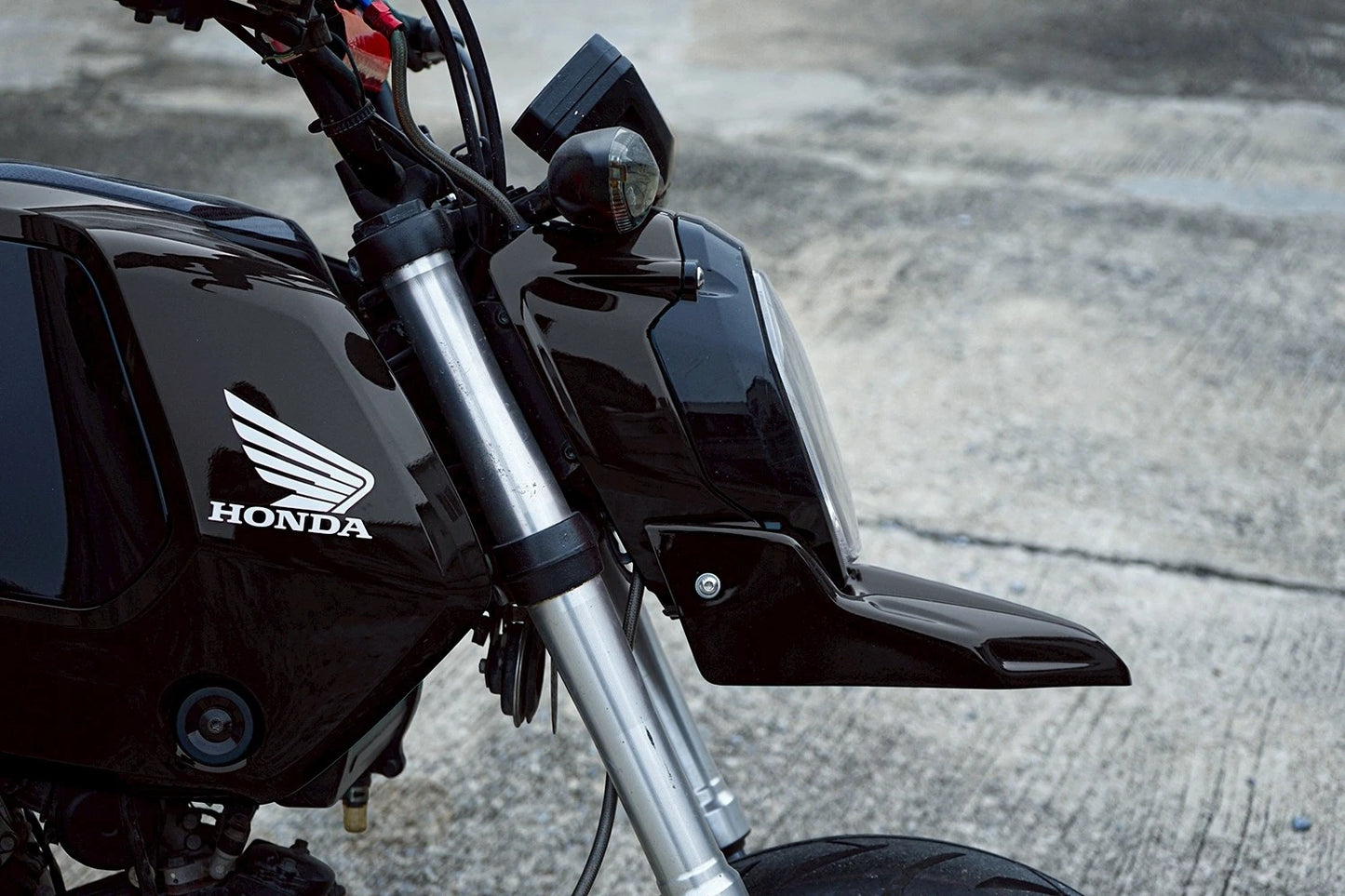 ホンダ グロム125 2025-2026用 モタードフロントフェンダー フェアリングガードカバー ブラック